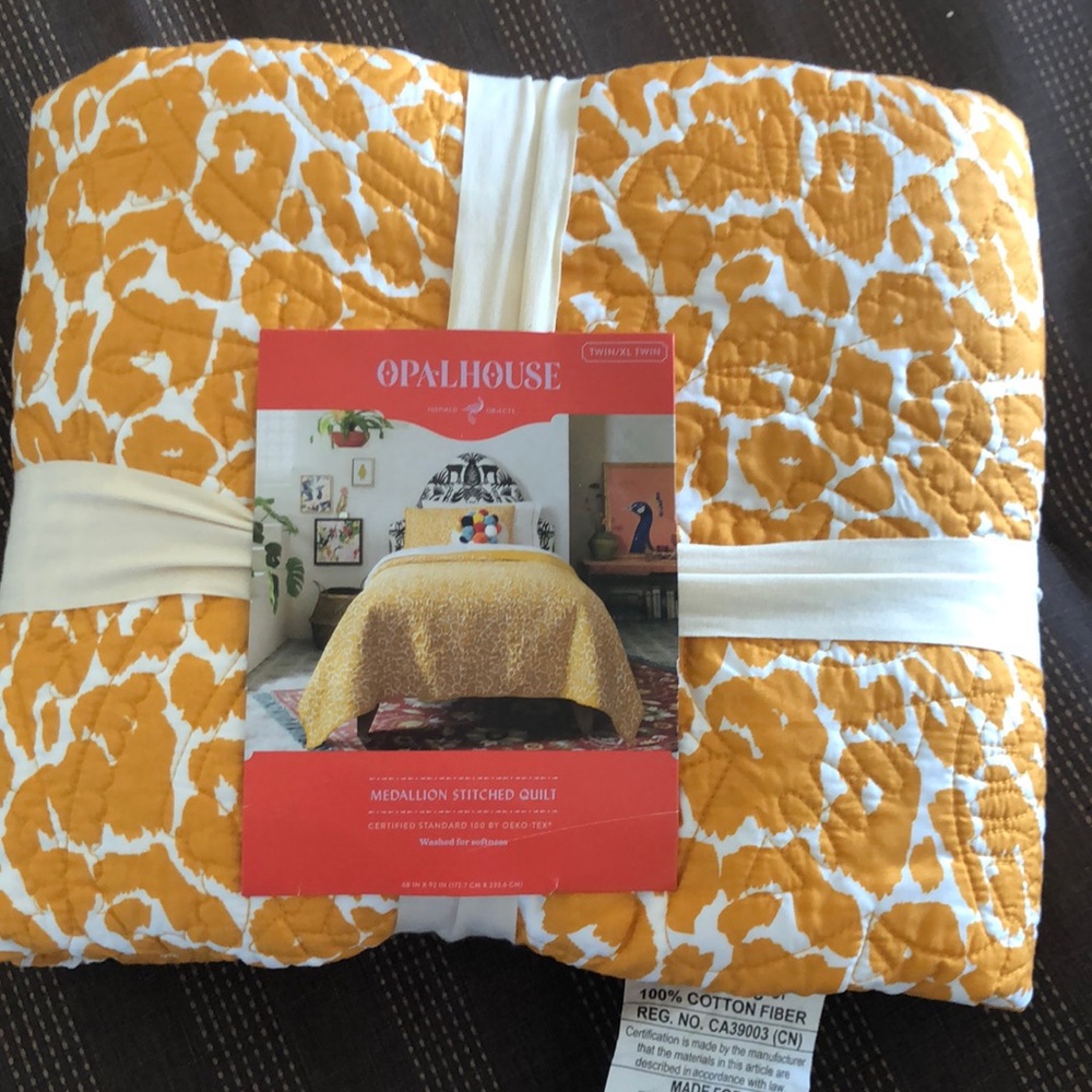 Medallion stitched quilt
